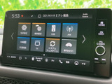 各種設定やUSB、ラジオ、テレビなどのメニューがまとまり、使いたい項目を選びやすい画面です。表示が見やすく、音楽や情報の利用、車両設定の確認など、日常の操作に役立ちます。