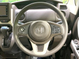 インテリアに合わせたデザインのステアリングは、運転される方のことも考え、運転しやすい形状、大きさです。是非一度、実際に触ってお確かめください。