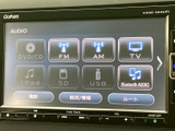 FMやAM、テレビ、Bluetooth AUDIOなど複数の音源が画面に並び、使いたい項目を選びやすい表示です。日々の移動に合わせて、好みの音源を手軽に切り替えてお楽しみいただけます。