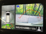 【アラウンドビューモニター】専用のカメラにより、上から見下ろしたような視点で360度クルマの周囲を確認することができます☆死角部分も確認しやすく、狭い場所での切り返しや駐車もスムーズに行えます。