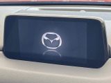 【マツダコネクトナビ】車内の雰囲気にマッチした一体型タイプのナビ。各種車輌設定やBluetooth再生等、様々な機能が楽しめます。直感的なダイヤル操作が可能で、使い勝手も良好です。