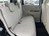 広々とした2列目シートは居住性が高く、居心地も快適!友達や家族とのお出かけにぴったりです。ベビーシートやチャイルドシート使用時も快適にお過ごしいただける十分な空間を確保しています。