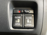 【両側スライドドア】駐車場で隣の車との間隔が狭く乗りにくい時、スライドドアなら安心!ドアオープン時も幅を取らず、開口部が広いので乗り降りがとっても簡単です。大きな荷物の出し入れも後席から可能♪