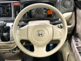 インテリアに合わせたデザインのステアリングは、運転される方のことも考え、運転しやすい形状、大きさです。是非一度、実際に触ってお確かめください。