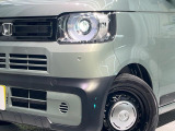 【LEDヘッドライト】悪天候や夜間走行時も良好な視界を確保し安心して運転できる高輝度LEDヘッドライトを装備!点灯速度が早く、消費電力も抑えられています。