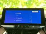 交通情報やUSB、Bluetoothなどの選択肢が画面に表示され、使いたい音源を確認しやすい構成です。項目がまとまっており、目的の機能を選びやすくなっています。