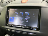 ラジオやテレビ、Bluetoothなど複数の音源が画面上に並び、目的に合わせて選びやすい構成です。表示が見やすく、日常の移動中もお好みの音楽や番組を手軽に楽しめます。