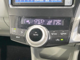 【オートエアコン】一度お好みの温度に設定すれば、車内の温度を検知し風量や温度を自動で調整。暑い&hellip;寒い&hellip;と何度もスイッチ操作をする必要はありません。快適な車内空間には必須の機能ですね♪