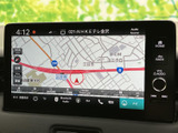 地図上で現在地や周辺の道路を確認でき、目的地までの道順を把握する際に便利です。画面上に情報がまとまり、行き先の確認やルート設定をスムーズに行えます。