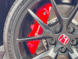 【ブレンボ製キャリパー】ハイパワー車両には強力なブレーキが必須!世界のスーパーカーにも採用されるイタリアの高級メーカー「ブレンボ」を装着!色鮮やかなキャリパーがスポーティな印象を引き立てます♪