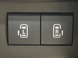 【両側スライドドア】駐車場で隣の車との間隔が狭く乗りにくい時、スライドドアなら安心!ドアオープン時も幅を取らず、開口部が広いので乗り降りがとっても簡単です。大きな荷物の出し入れも後席から可能♪