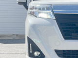 【LEDヘッドライト】悪天候や夜間走行時も良好な視界を確保し安心して運転できる高輝度LEDヘッドライトを装備!点灯速度が早く、消費電力も抑えられています。