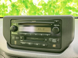 ラジオやディスク再生に対応したオーディオを装備。ボタンとダイヤルが見分けやすく、音量や選局などの操作を直感的に行いやすい配置です。普段のお出かけや通勤時に、音楽やラジオを楽しみたい方に便利な装備です。