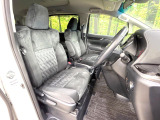 運転席シート廻りは使用感も少なく、良好な状態となっています。前オーナー様が丁寧に使っていたことがよくわかりますね。