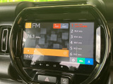 FM・AMの選局画面を表示し、周波数や選局先をひと目で確認できます。よく聴く局を選びやすく、毎日の移動時間にラジオを楽しみたい方にも便利な装備です。