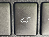 【パワーバックドア】スマートキーや運転席のボタンを押すだけでリアゲートが自動で開閉します!荷物を持っている時や、高い位置にあるバックドアを閉める際に便利な機能です♪