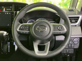 手元に複数のスイッチが配置され、運転姿勢を保ちながら各種操作を行いやすい仕様です。メーターとの位置関係も自然で、日常の運転時に扱いやすくまとまっています。