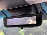 【デジタルインナーミラー】後席の大きな荷物や同乗者で後方が確認しづらい時でも安心!カメラが撮影した車両後方の映像をルームミラー内に表示。クリアな視界で状況の確認が可能です!