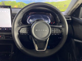 【ステアリングヒーター】冬場に冷たくなりやすい革巻きステアリングを、スイッチ一つで素早く適温に!エアコンよりも早く温まってくれるので、寒い日の運転も快適になりますね♪