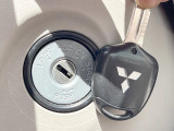 【キーレス】少し離れた場所からでもボタン一つでドアの開錠・施錠ができるのでとっても便利!ドアの鍵穴周りに傷をつけることもありません♪