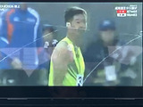 モニターでテレビ番組を視聴でき、停車中の休憩時間などに映像を楽しめます。画面が見やすく、待ち時間を過ごす際にも便利な装備です。視聴は安全のため停車中にお楽しみください。
