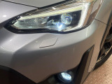 【LEDヘッドライト】悪天候や夜間走行時も良好な視界を確保し安心して運転できる高輝度LEDヘッドライトを装備!点灯速度が早く、消費電力も抑えられています。
