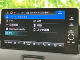 ラジオやUSB、Bluetooth Audioなど複数の音源を画面から選べる仕様です。項目が一覧で表示されるため、聴きたい音楽や放送に合わせて選択しやすく、日々の移動を快適にします。