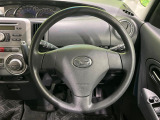 インテリアに合わせたデザインのステアリングは、運転される方のことも考え、運転しやすい形状、大きさです。是非一度、実際に触ってお確かめください。