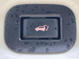 【パワーバックドア】スマートキーや運転席のボタンを押すだけでリアゲートが自動で開閉します!荷物を持っている時や、高い位置にあるバックドアを閉める際に便利な機能です♪