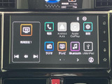 ラジオやテレビ、電話、スマートフォン連携など、複数のメニューを画面上で確認できます。目的に応じて選びやすく、日常の移動をサポートします。