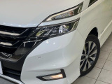 【LEDヘッドライト】悪天候や夜間走行時も良好な視界を確保し安心して運転できる高輝度LEDヘッドライトを装備!点灯速度が早く、消費電力も抑えられています。