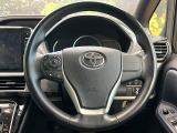 インテリアに合わせたデザインのステアリングは、運転される方のことも考え、運転しやすい形状、大きさです。是非一度、実際に触ってお確かめください。