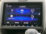 DVD・CDやラジオ、テレビなど、選択できる音源が画面上に並びます。SDカードやMusic Rack、Bluetoothオーディオの項目もあり、利用したいメディアを見つけやすい構成です。