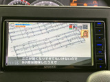 地上デジタル放送の番組を画面で楽しめる装備です。停車中の休憩時間にも映像を視聴でき、ニュースや番組を見ながら過ごしたい方にうれしい、身近で便利なエンタメ機能です。