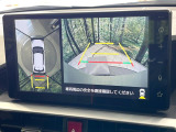 【パノラミックビューモニター】専用のカメラにより、上から見下ろしたような視点で360度クルマの周囲を確認することができます☆死角部分も確認しやすく、狭い場所での切り返しや駐車もスムーズに行えます。