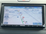 道路や案内ルートを画面上で確認できるナビゲーションを装備。現在地周辺の情報を見ながら経路を把握しやすく、初めて訪れる場所へのお出かけにも活用いただけます。