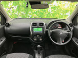 運転席まわりは各メーターやセンター部分が見渡しやすく、前方の視界も開けています。落ち着いた色合いの内装にまとまり、乗り込んだ際もすっきりした印象です。