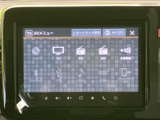 ディスクやテレビ、ラジオに加え、BluetoothやUSBなどの音源が一覧で表示されています。使いたいソースを画面から選びやすく、普段の移動中もお好みの音楽や放送を楽しめます。