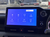 FM・AMやテレビ、Bluetoothなど、利用できるメニューが画面上に並びます。アイコンと文字で選択肢を把握しやすく、日常の移動中も目的に合わせた使い分けがしやすい構成です。