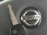 【キーレス】少し離れた場所からでもボタン一つでドアの開錠・施錠ができるのでとっても便利!ドアの鍵穴周りに傷をつけることもありません♪