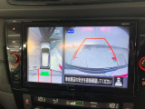 【全周囲カメラ】専用のカメラにより、上から見下ろしたような視点で360度クルマの周囲を確認することができます☆縦列駐車や幅寄せ時に活躍してくれます♪