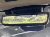 【デジタルインナーミラー】後席の大きな荷物や同乗者で後方が確認しづらい時でも安心!カメラが撮影した車両後方の映像をルームミラー内に表示。クリアな視界で状況の確認が可能です!