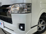 【LEDヘッドライト】悪天候や夜間走行時も良好な視界を確保し安心して運転できる高輝度LEDヘッドライトを装備!点灯速度が早く、消費電力も抑えられています。