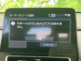 画面からオーディオソースを選べるため、普段お使いの音楽や情報に合わせて使い分けできます。表示が見やすく、乗車中も確認しやすい配置です。