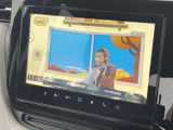 テレビ番組を画面で視聴できる装備です。お出かけ先での待ち時間など、停車中に映像を楽しみたい場面に活躍します。画面の表示内容を確認しやすく、日々の楽しみを広げてくれます。