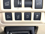 【アイサイトVer3】前方の車両等を検知し、衝突しそうな時は警報で注意を促し、ブレーキを踏む力をサポート。ブレーキを踏めなかった場合は衝突被害軽減ブレーキが作動、衝突回避をサポートします。