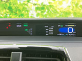 速度やシフト位置、時刻などを運転席からまとめて確認できる表示です。必要な情報をひと目で把握しやすく、視線の移動を抑えながら運転に必要な状況を確かめられます。