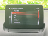 FMやAM、Bluetoothなどの選択肢が画面に並び、聴きたい音源を選びやすい構成です。移動中の音楽やラジオを楽しみたい方にも、使う内容に合わせて切り替えやすく便利です。