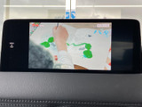 モニターでテレビ番組を視聴でき、停車中の待ち時間を過ごす際にも便利です。画面に映像が表示されるため、休憩時などにお好みの番組を楽しめます。視聴は停車中にご利用ください。