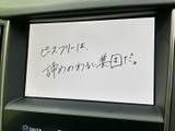大きく表示された画面は文字も見やすく、車内での各種情報の確認に便利です。表示内容を正面から把握しやすく、必要なときに視線を向けて確かめられる装備です。